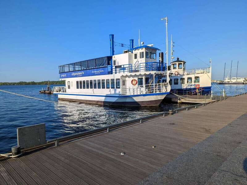 Toronto: City Views Harbor Cruise - Comfort, weather, and onboard extras