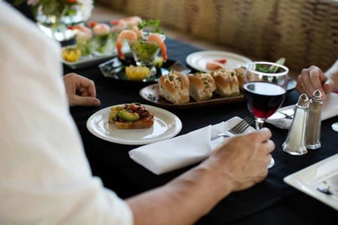 Toronto: Premium Harbor Cruise with Lunch, Brunch, or Dinner - Brunch, lunch, or dinner: choosing the right sailing