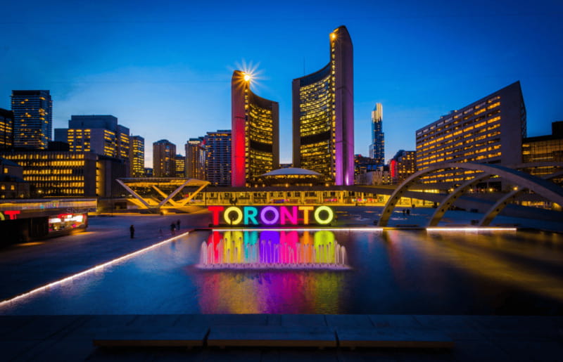 Toronto: Small Group Night Tour with Harbour Boat Cruise - Why this evening tour works well in Toronto