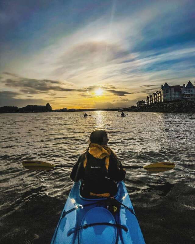 Victoria: Kayak Harbour Tour - Weather, comfort, and who should book