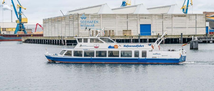 Wismar: Harbor Cruise with Sea Animal Fishing and Guide - Working harbor sights instead of a sightseeing-only route